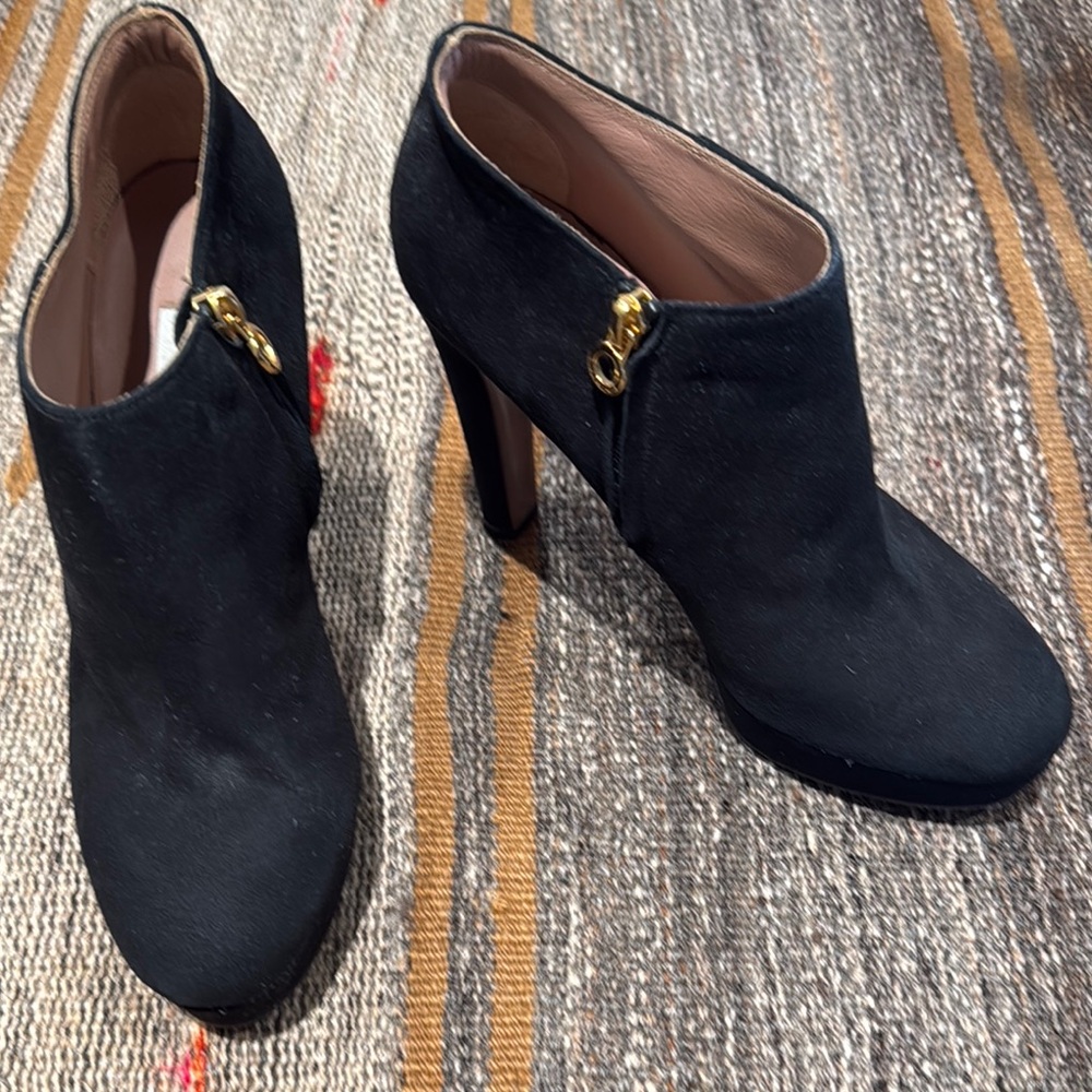 L’Autre Chose Elegant Black Ankle Boots